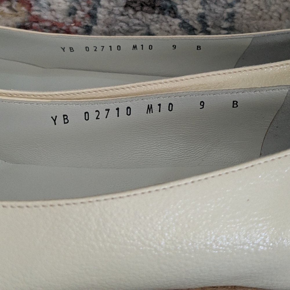 Salvatore Ferragamo Off White Flats With Gold Buckle Detail - 9B - Picture 10 of 11